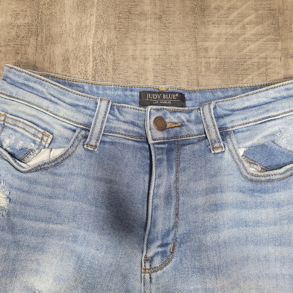 Judy Blue High-Rise Destroyed Boyfriend Jeans (Style: 82170) - Picture 4 of 6